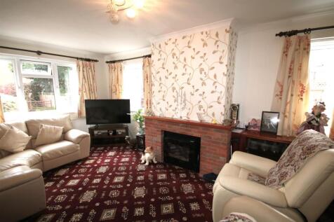 Living Room e.JPG