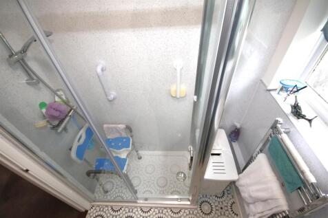 Shower Room b.JPG
