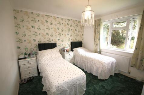 Bedroom 1b.JPG