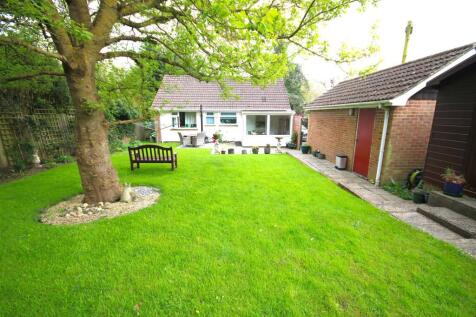 Rear Garden e.JPG