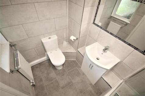 Bathroom b.JPG