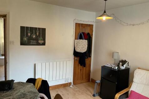 Living Room (a).jpg