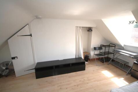 Bedroom 2c.JPG