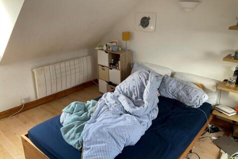 Bedroom 2 (c).jpg