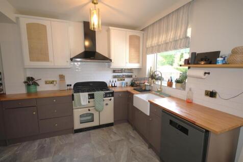 Kitchen b.JPG