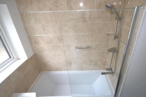 Bathroom b.JPG