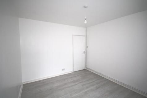 Bedroom 1b.JPG