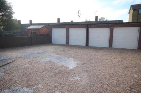 P1304 Garage.JPG