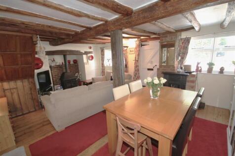 Living Area b.JPG