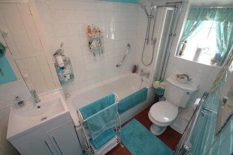 Family Bathroom.JPG
