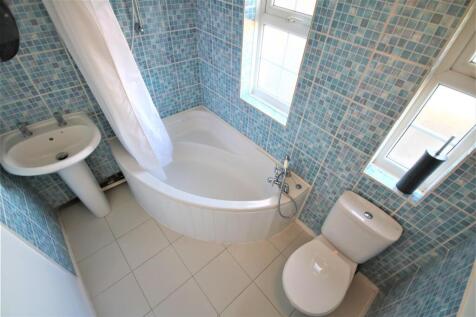 Bathroom a.JPG