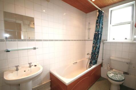 Bathroom a.JPG