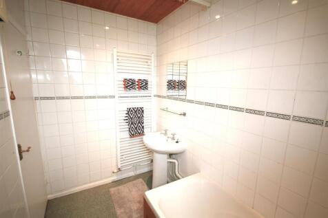 Bathroom b.JPG