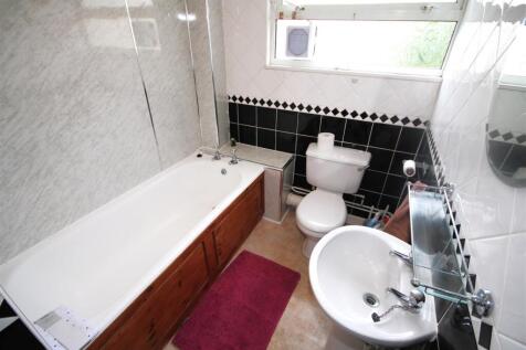 Bathroom a.JPG