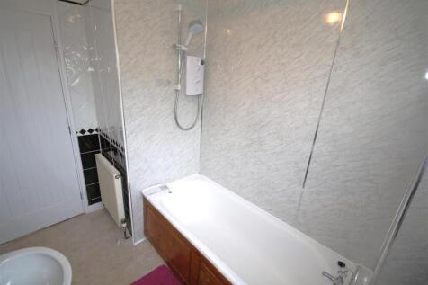 Bathroom b.JPG