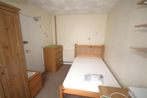 Bewdroom 1a.JPG