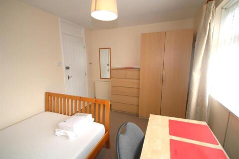 Bedroom 3b.JPG