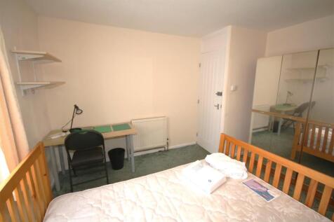 Bedroom 4b.JPG