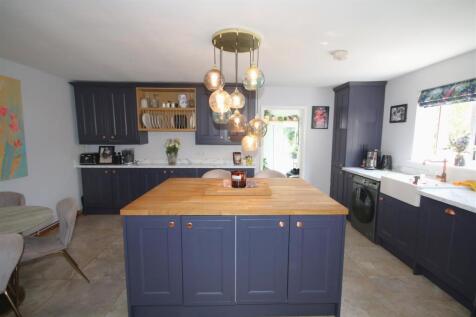 Kitchen a.JPG