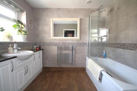 Bathroom.JPG