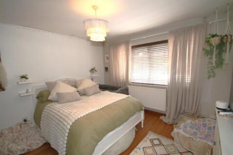 Bedroom 1a.JPG