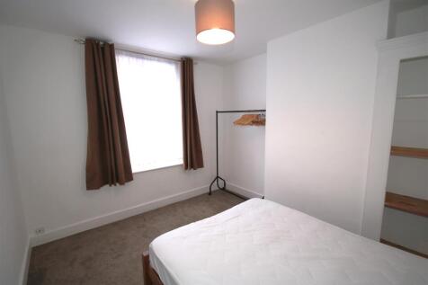 Bedroom 1b.JPG