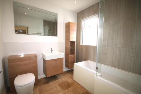 Family Bathroom a.JPG