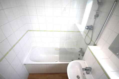 Bathroom b.JPG