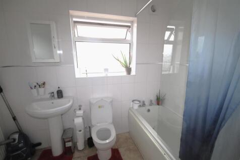 Batheroom a.JPG