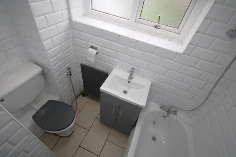 Bathroom a.JPG