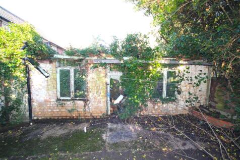 Garden Shed a.JPG
