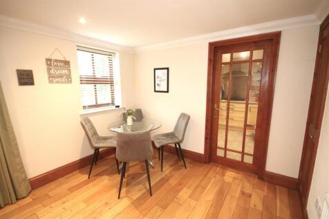 Living Room e.JPG