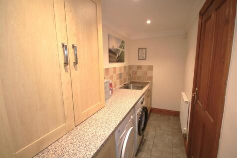 Utility Room b.JPG