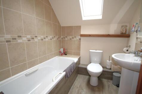 Family Bathroom a.JPG