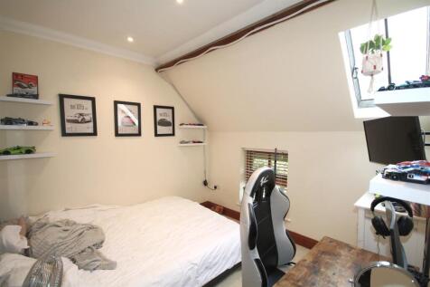 Bedroom 2.JPG