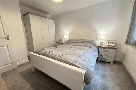 Bedroom 1 Photo 2