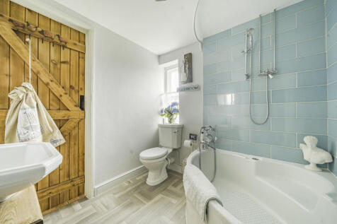 Jack &amp; Jill Bathroom