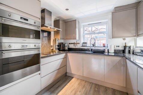 Kitchen Photo 2