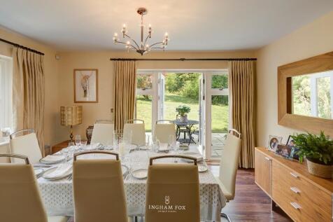Dining or play room