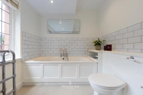 Bedroom 4 ensuite