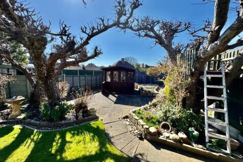 Summer House &amp; Tree House 