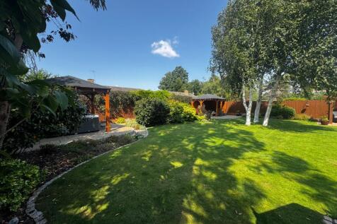 Lawn &amp; Hot Tub