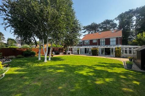 Property &amp; Extensive Lawn