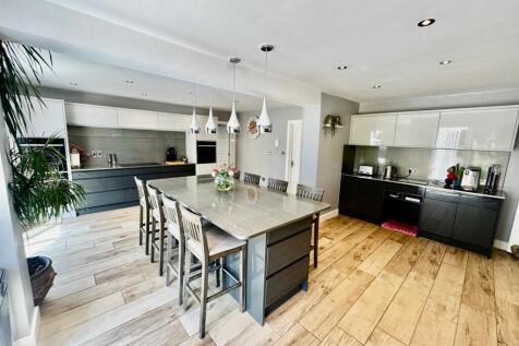 Open Plan Kitchen Entertainment