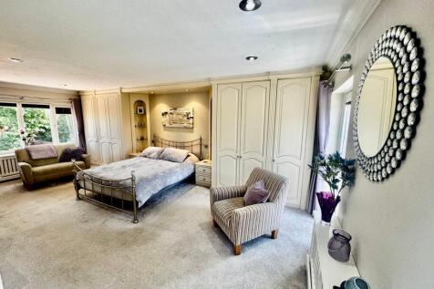 Fully Fitted Wardrobes