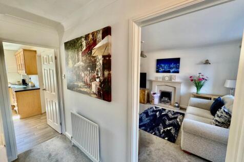 Entrance Hall / Lounge 