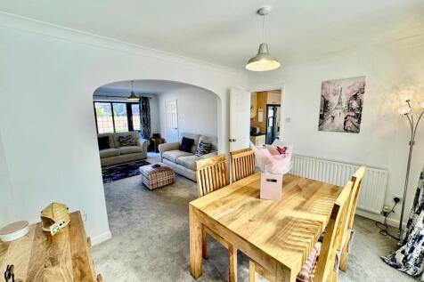 Dining Area &amp; Arch