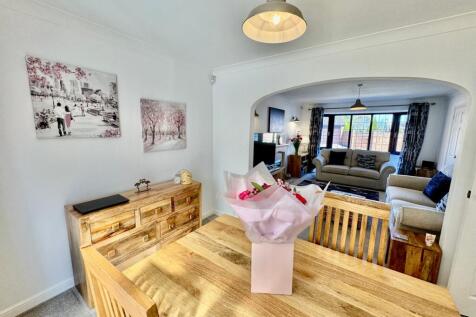 Dining Area &amp; Lounge 