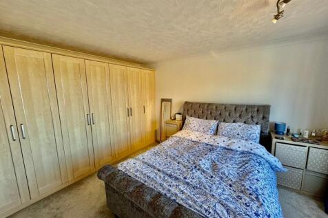 Master Bedroom &amp; Wardrobes