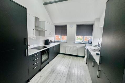 Fully Fitted Kitchen